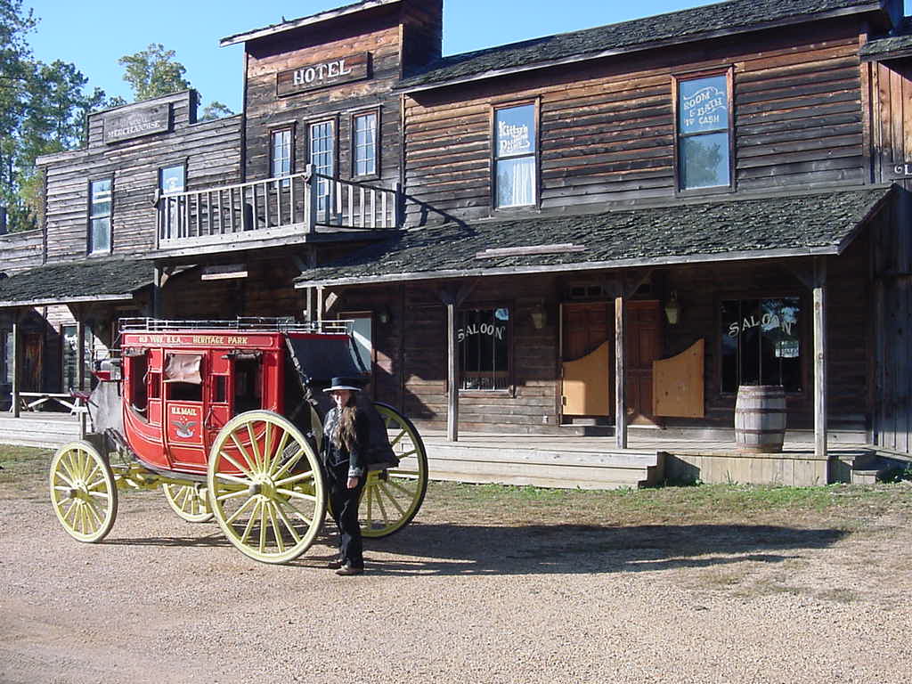Di-town.JPG (130258 bytes)